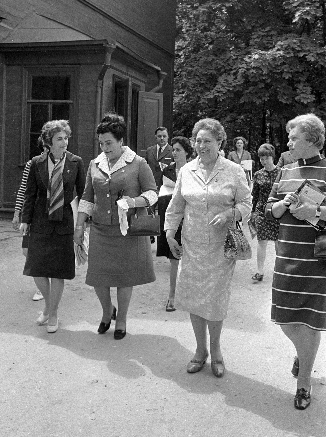 Jovanka Broz, the Yugoslav President's wife, 2nd left, and Viktoria, Leonid Brezhnev's wife, 2nd right, at the Leo Tolstoy museum estate during Josip Broz Tito's visit to Moscow. Source: Vladimir Akimov / RIA Novosti