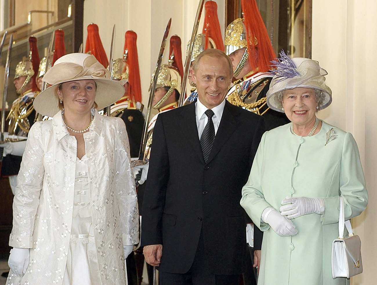 Queen of Britain Elizabeth II, President Putin, who arrived in Britain for a state visit, and his wife Lyudmila (L). Source: Alexey nov / RIA Novosti